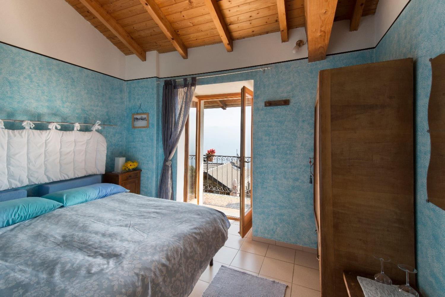 Stallone,Camera Blu con bagno in comune